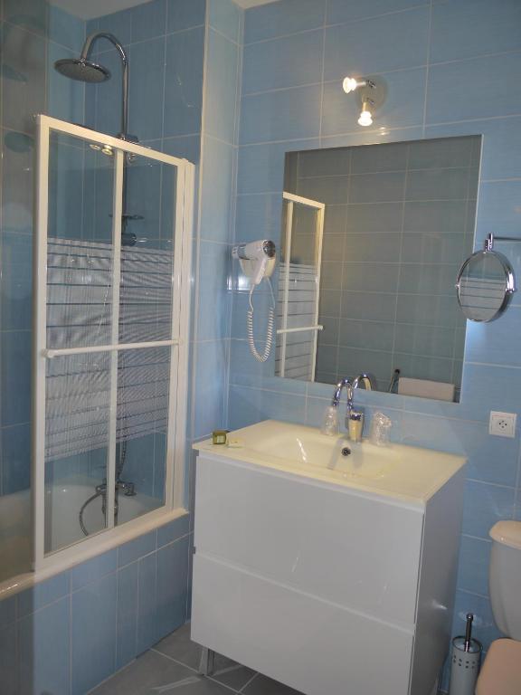 Logis Hotel Des Voyageurs Restaurant La Bonne Tabl'Hay Livron-sur-Drôme Quarto foto