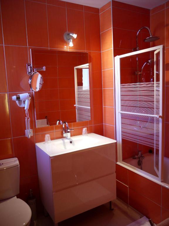 Logis Hotel Des Voyageurs Restaurant La Bonne Tabl'Hay Livron-sur-Drôme Quarto foto